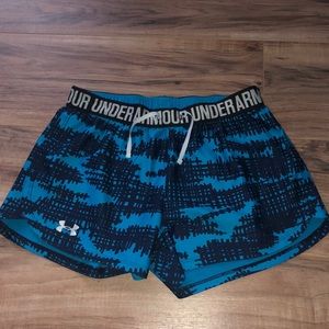 UNDER ARMOUR—shorts